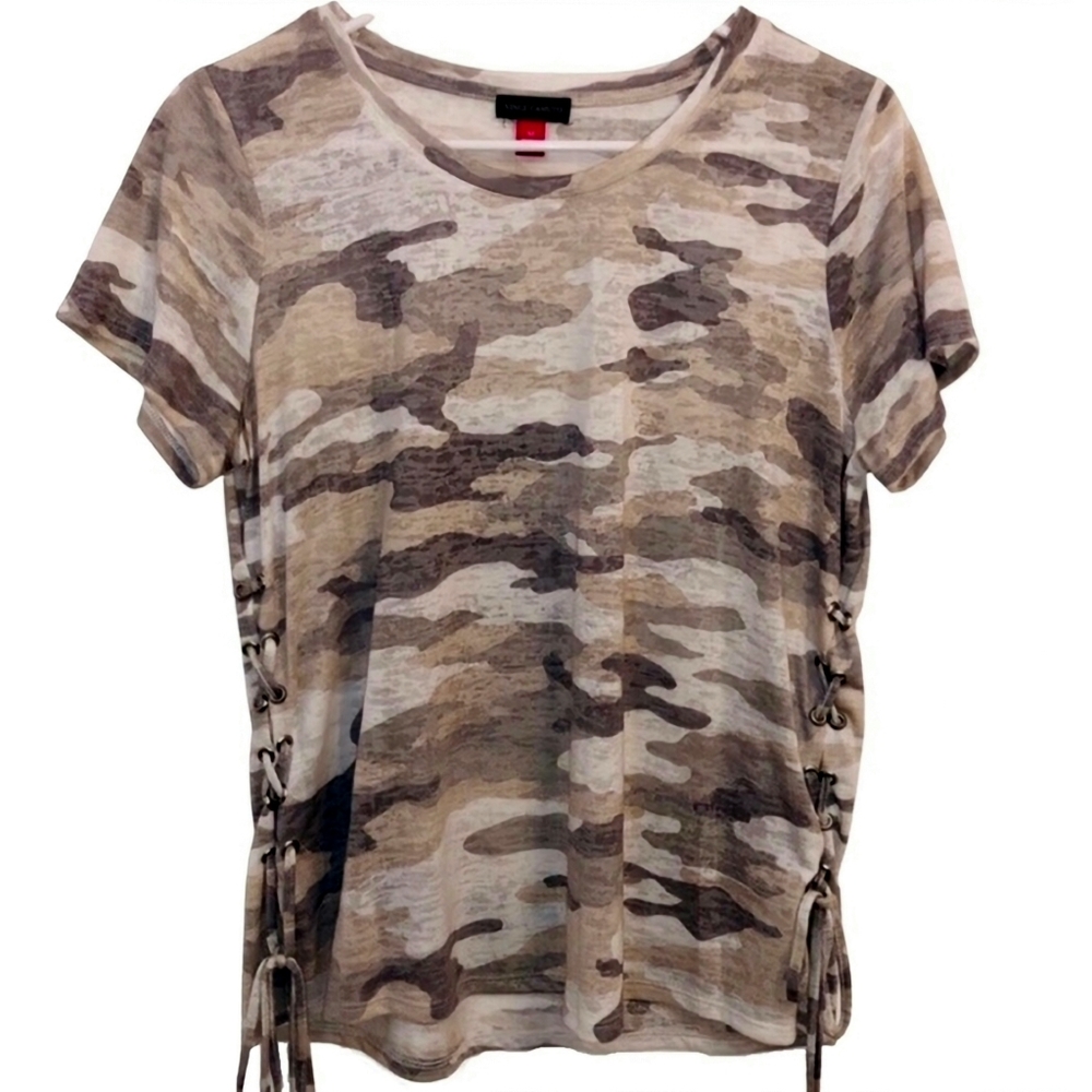 💥4/$20💥 Vince Camuto | Camo Tee Tie Up Sides
